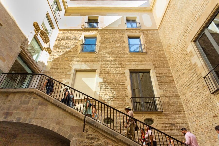 Barcelona: Picasso Museum Skip-the-Line Guided Tour - Staying after the guided visit