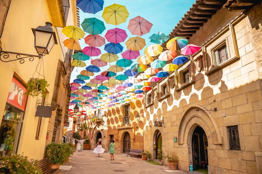 Barcelona: Poble Espanyol Entry Ticket - Getting there and finding the entrance