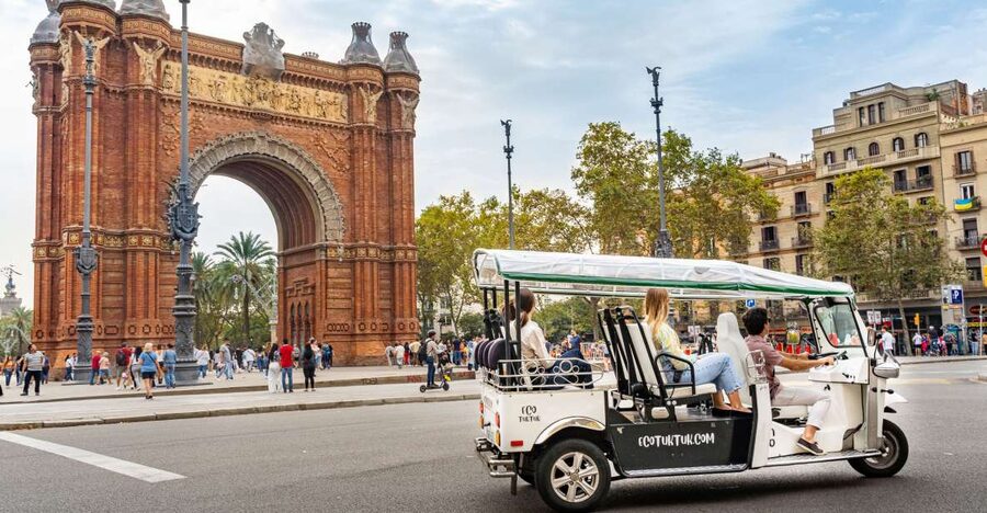 Barcelona: Private City Tour by Eco Tuk Tuk - Sagrada Familia From the Street