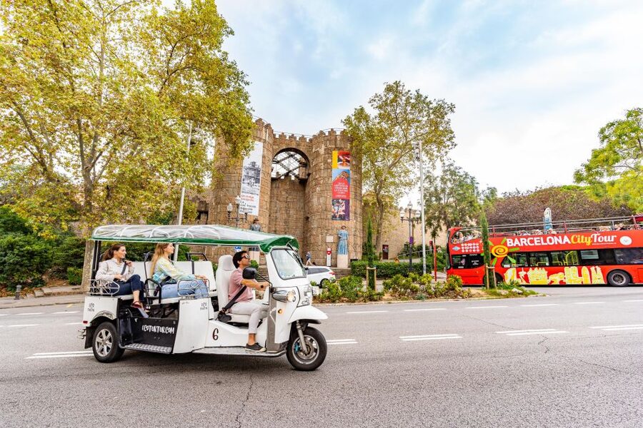 Barcelona: Private City Tour by Eco Tuk Tuk - What the Guides Add