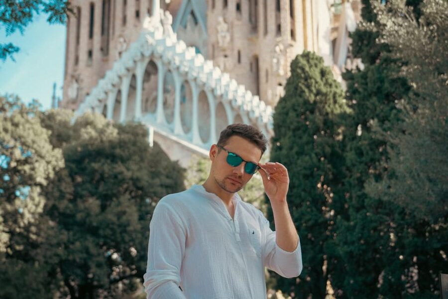 Barcelona: Professional Photoshoot Outside Sagrada Familia - Finding good angles when the plaza is crowded