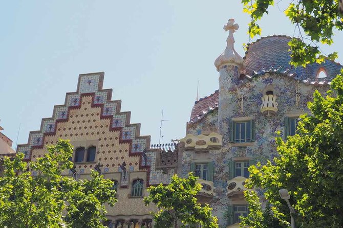 Barcelona's Original Bike Tour in English - Guides who shape the experience