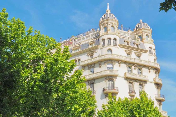 Barcelona's Original Bike Tour in English - Bikes, helmets, water, and the real value of $36.30