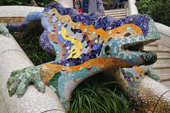 Barcelona Sagrada Familia and Guell Park drink and tapa - Sagrada Familia: read the façades before entering