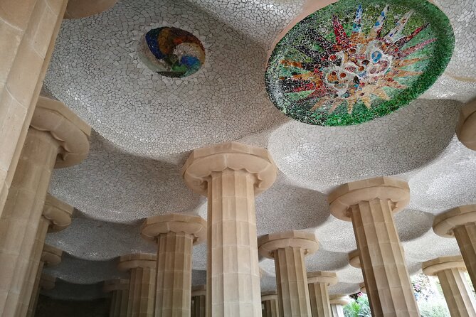Barcelona Sagrada Familia and Guell Park drink and tapa - Clothing, identification, and other practical details