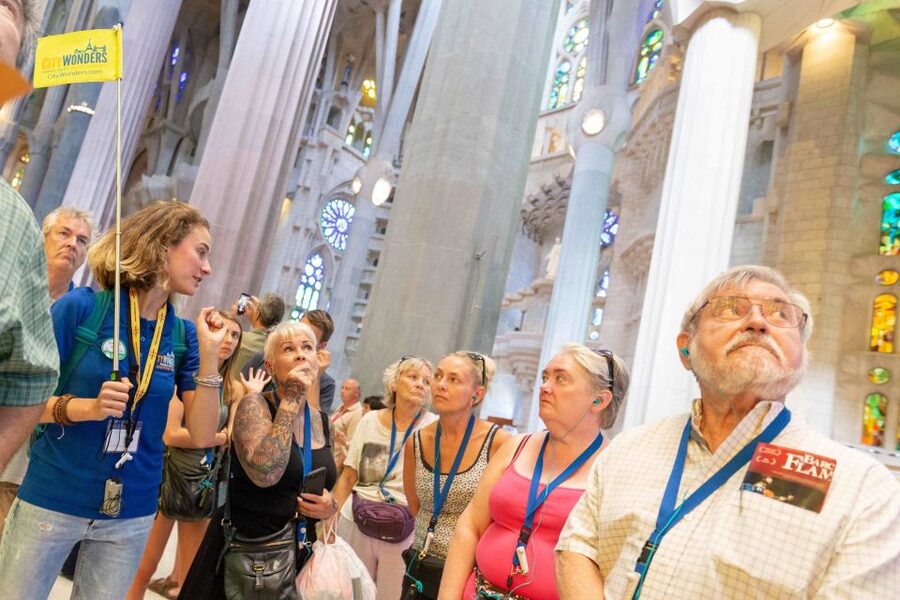 Barcelona: Sagrada Familia and Park Guell Combo Guided Tour - Booking and timing advice