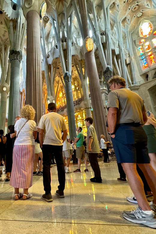 Barcelona: Sagrada Familia Entry Ticket and Guided Tour - The completed model and the unfinished future