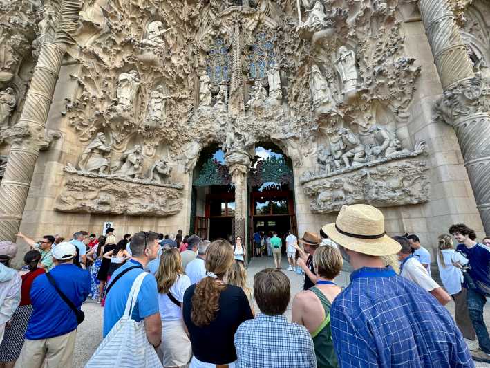Barcelona: Sagrada Familia Entry Ticket and Guided Tour - The Passion Facade and its severe change of mood