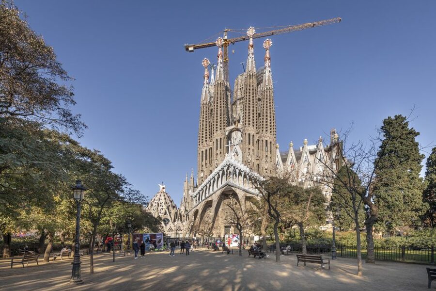 Barcelona: Sagrada Familia Entry Ticket with Audio Guide - Stained glass and the best time of day