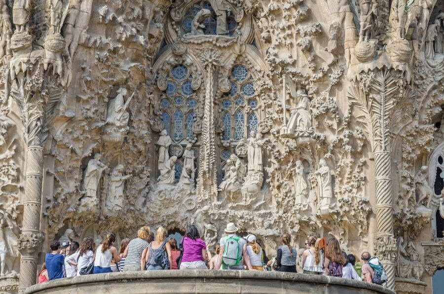 Barcelona: Sagrada Familia Fast Track Guided Tour - Entering the basilica with skip-the-line admission