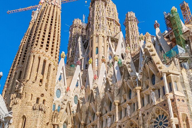 Barcelona: Sagrada Familia Fast Track Tour with Tower Option - How much time the two-hour format gives you