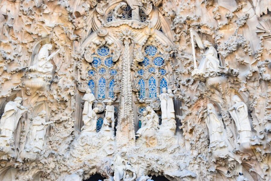 Barcelona: Sagrada Familia Guided Tour with Tower Access - Why this Sagrada Familia tour is worth considering