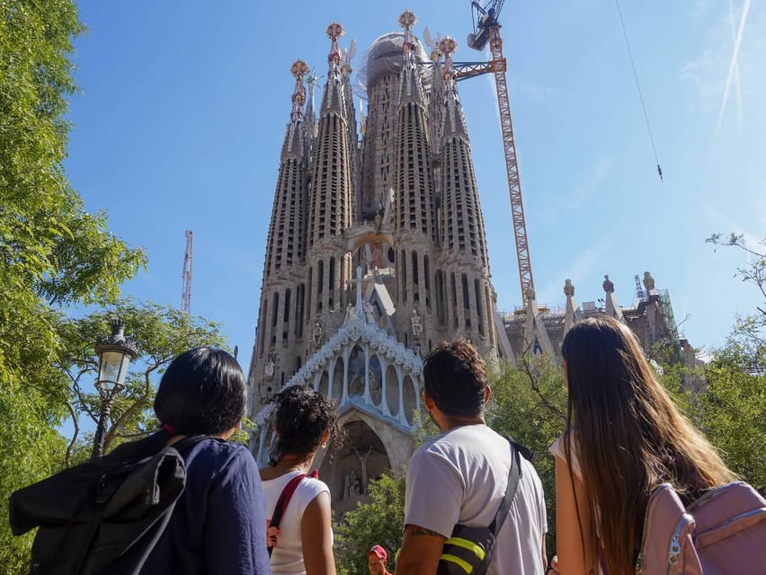 Barcelona: Sagrada Familia Guided Tour with Tower Access - Entering the basilica without the long ticket queue