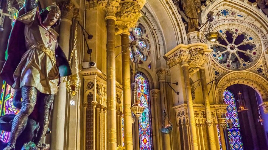 Barcelona: Sagrada Familia & Montserrat Full-Day with Pickup - The drive to Montserrat and the mountain visit