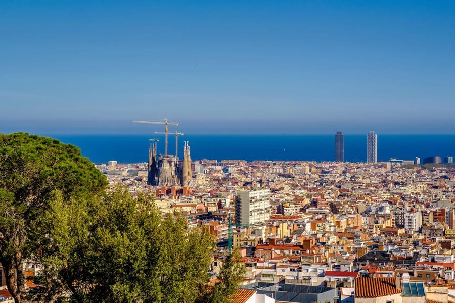 Barcelona: Sagrada Familia & Park Güell Guided Tour & Ticket - Who will get the most from this tour?