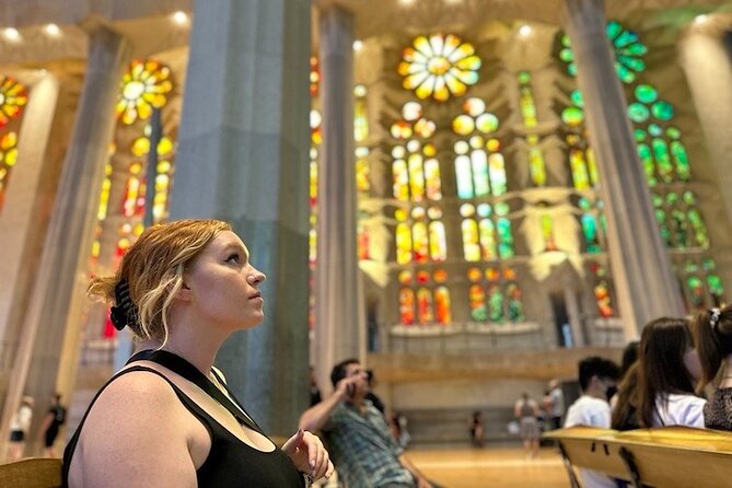 Barcelona: Sagrada Familia & Park Guell Guided Tour + Transfer - What the guide adds at Park Güell
