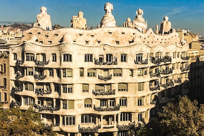 Barcelona: Sagrada Familia, Park Guell & Tapas Private Tour - Passeig de Gràcia and the Modernist showpieces