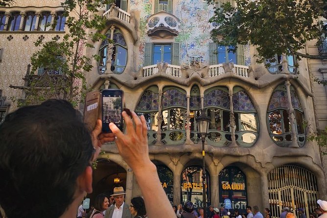 Barcelona: Sagrada Familia, Park Guell & Tapas Private Tour - Inside Sagrada Família for 90 minutes