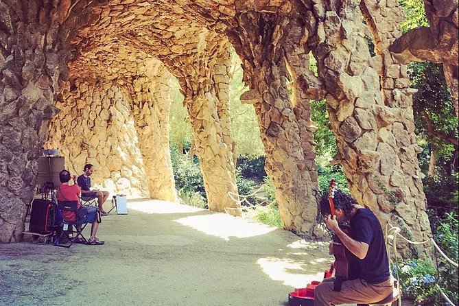 Barcelona: Sagrada Familia, Park Guell & Tapas Private Tour - Gothic corners, Picasso, and Els 4 Gats