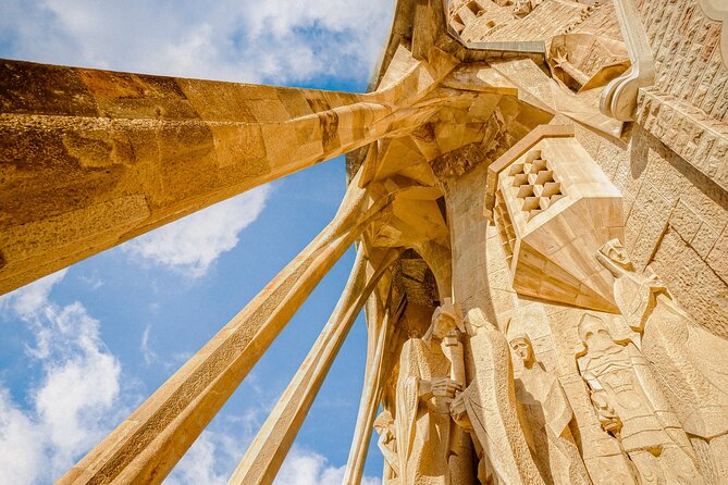 Barcelona: Sagrada Familia Priority Access Guided Tour - Priority entry, with one important qualification