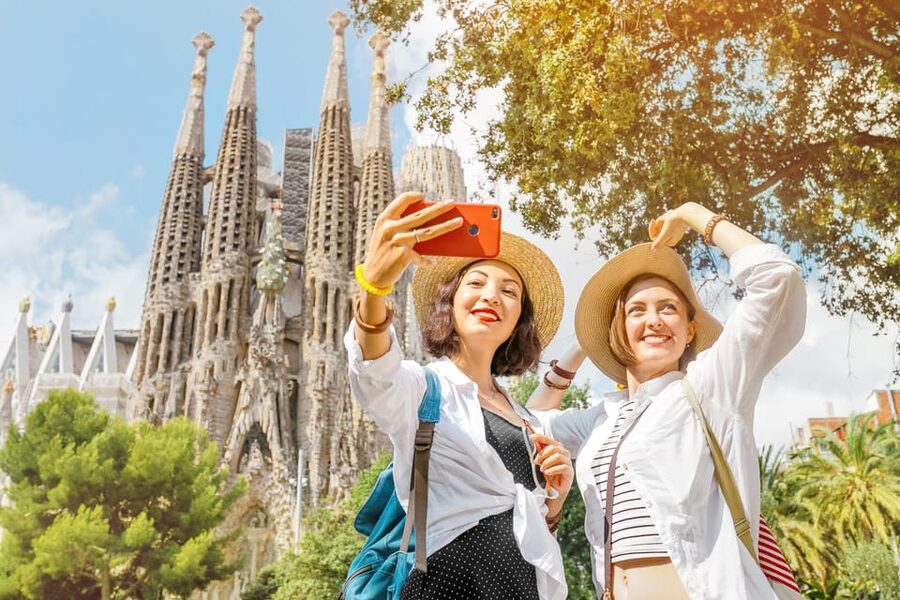 Barcelona: Sagrada Familia Skip-the-Line Guided Tour - The façades reveal a different Gaudí
