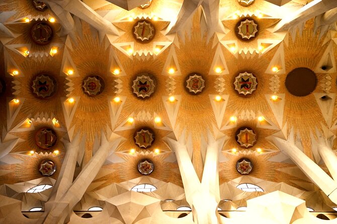 Barcelona: Sagrada Familia Skip-the-Line Guided Tour and Tickets - Guide quality is the main variable