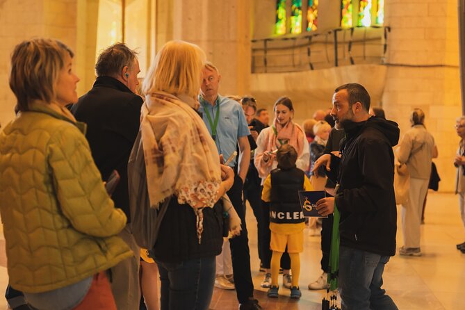 Barcelona: Sagrada Familia Skip-the-Line Guided Tour and Tickets - Timing, clothing, and small practical details