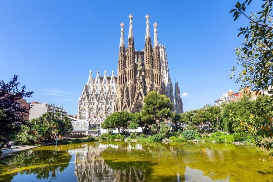 Barcelona: Sagrada Familia Skip The Line Insider Guided Tour - Inside the basilica: columns, light, and a 70-metre ceiling