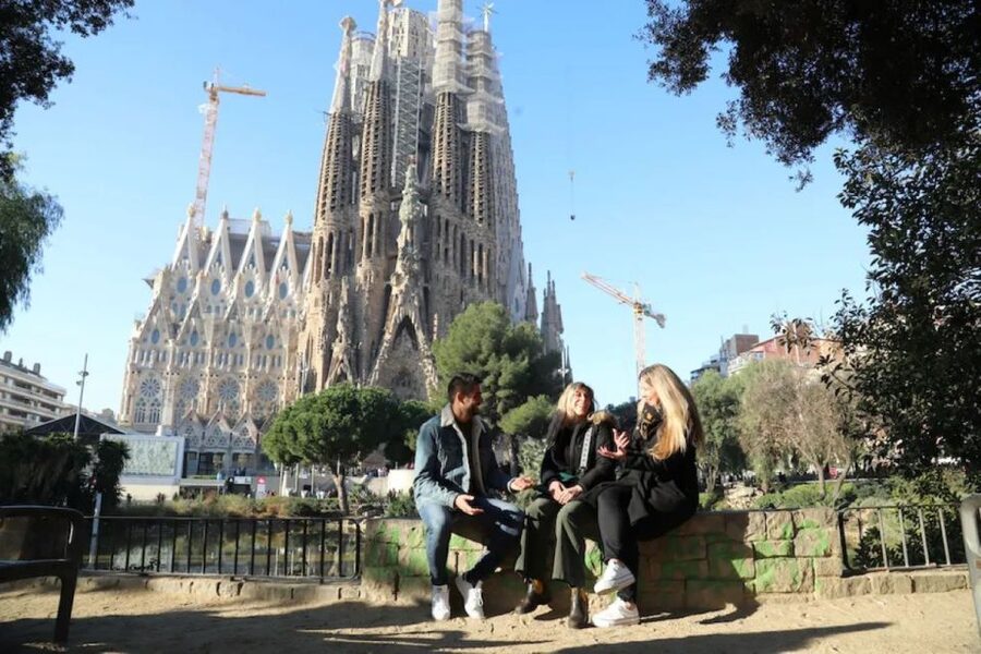 Barcelona: Sagrada Familia Skip The Line Insider Guided Tour - Who should book it?