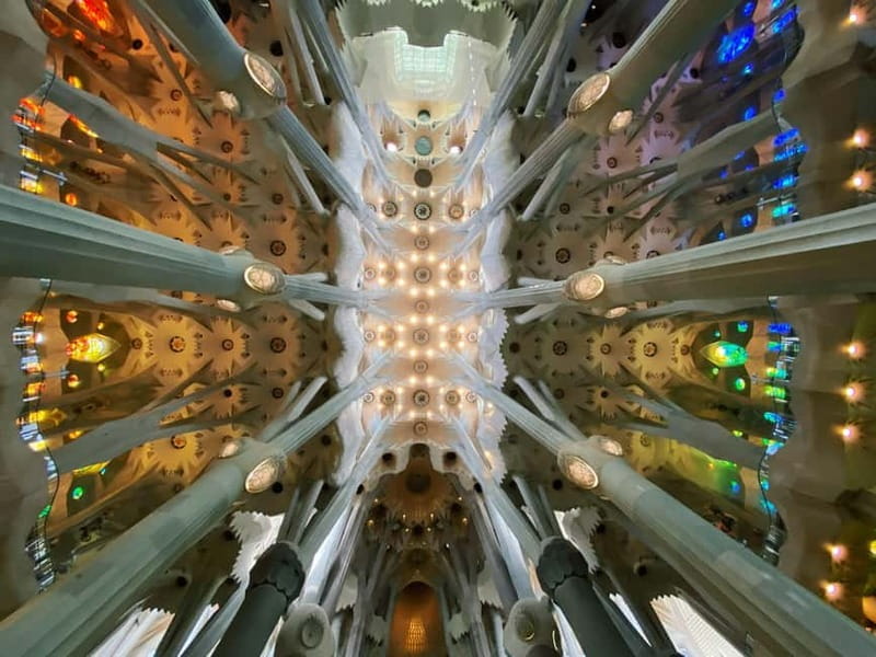 Barcelona: Sagrada Familia Skip-the-line Tour with Guide - Key points to know before booking