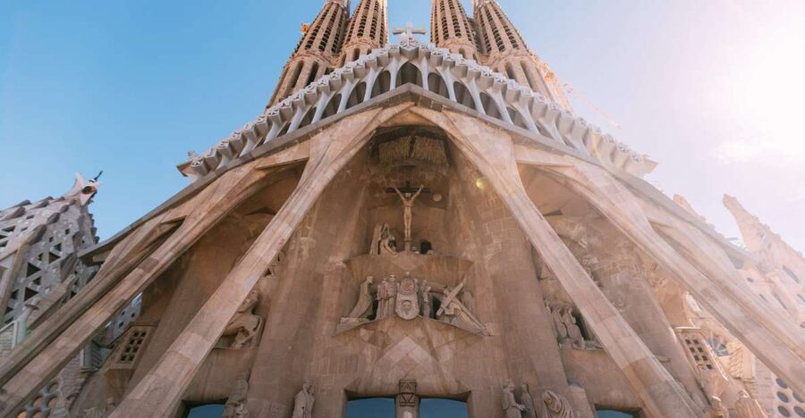 Barcelona: Sagrada Familia Small Group Guided Tour - Key points to know before booking