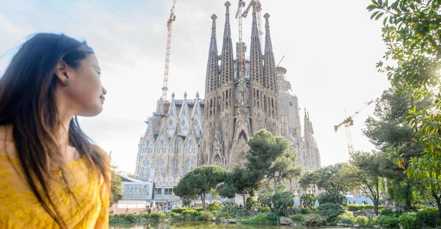 Barcelona: Sagrada Familia Tour & Optional Tower Visit - Why a guided visit changes Sagrada Familia
