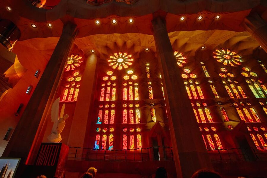 Barcelona: Sagrada Familia Tour w/Skip-the-Line Entry Ticket - Seeing the facades before entering