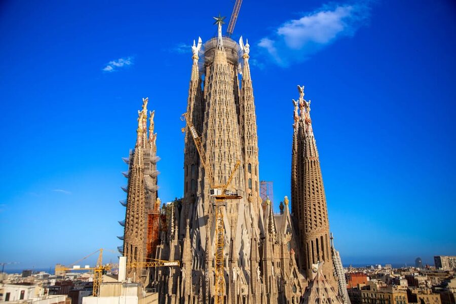 Barcelona: Sagrada Familia Tour with Optional Extras - Two hours sailing along Barcelona’s coast