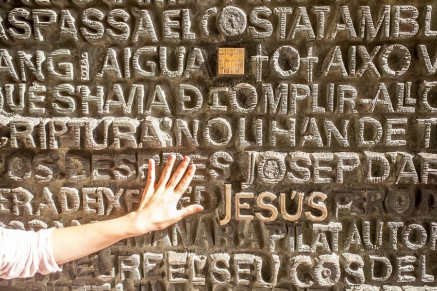 Barcelona: Sagrada Familia Tour with Optional Tower Access - Reading Gaudi’s ideas in stone and structure