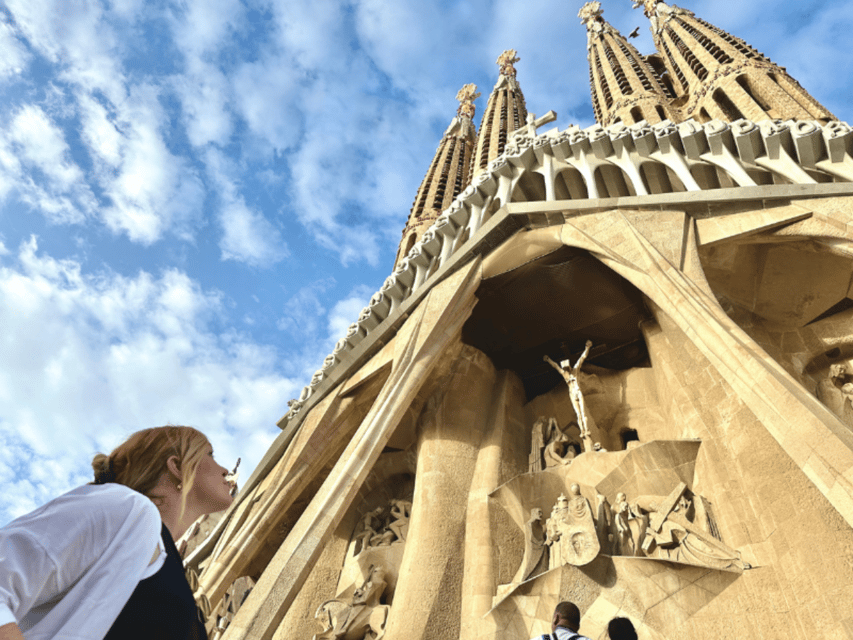 Barcelona: Sagrada Família Tour with Skip-the-Line Access - What $46 buys you