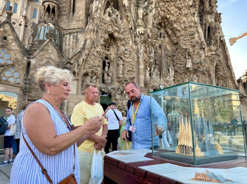 Barcelona: Sagrada Família Tour with Skip-the-Line Access - Practical preparation for the visit