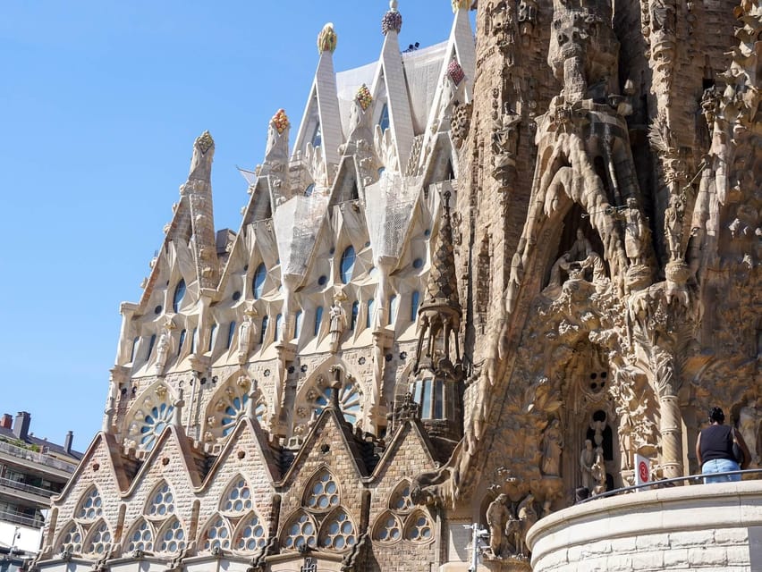Barcelona: Sagrada Familia with Towers and Park Güell Tour - Entering Sagrada Família’s soaring interior