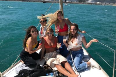 Barcelona Sailing: Light Snacks & Open Bar with Private Option
