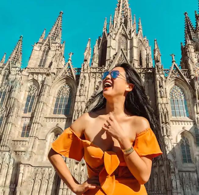✅ Barcelona: Sightseeing Professional Photoshoot Session - Meeting at Barcelona Cathedral