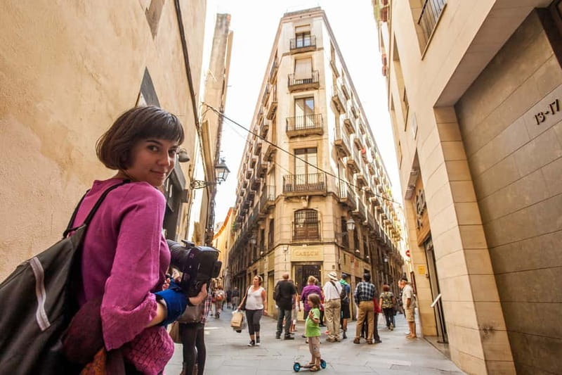 Barcelona: Small Group Picasso Tour with Picasso Museum - Walking through the Gothic Quarter
