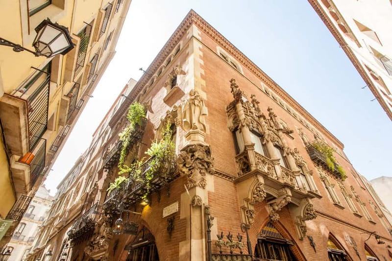 Barcelona: Small Group Picasso Tour with Picasso Museum - Llotja de Mar and the teenage Picasso