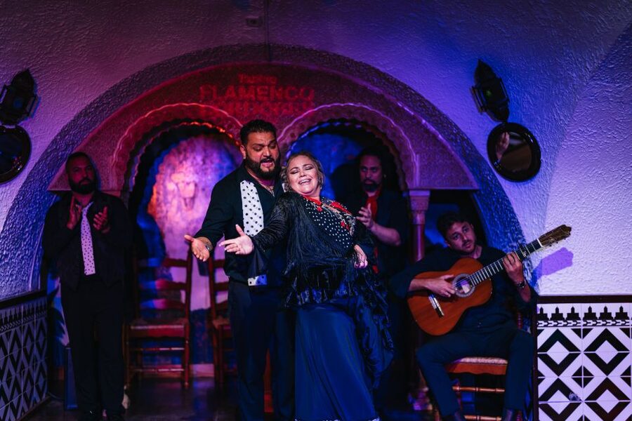 Barcelona: Tablao Flamenco Cordobes Show and Drink in Rambla - Choosing the tapas option