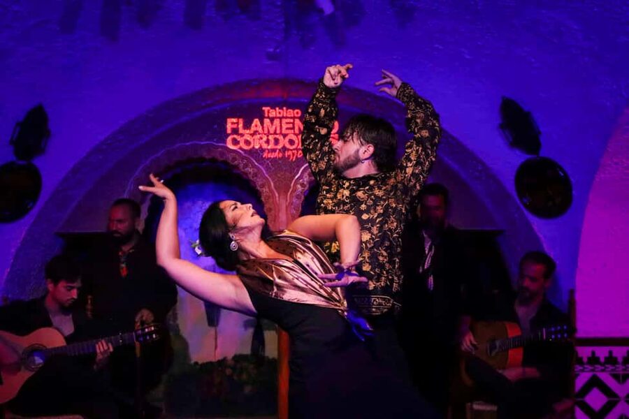 Barcelona: Tablao Flamenco Cordobes Show and Drink in Rambla - The flamenco show, from first note to final footwork