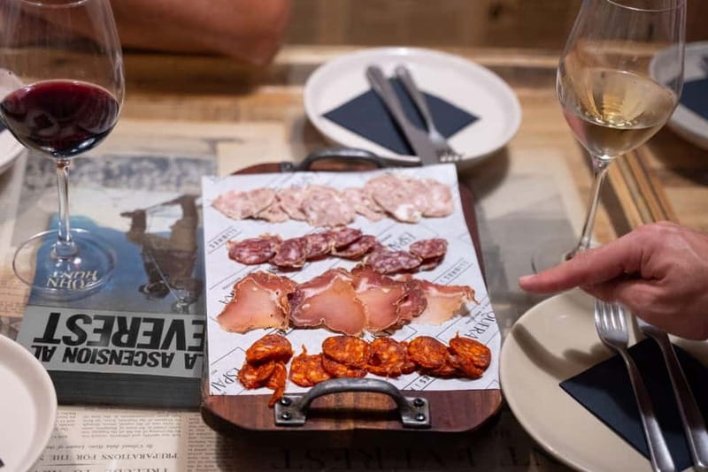 Barcelona: Tapas and Drinks Tour of Old Town - Key points at a glance