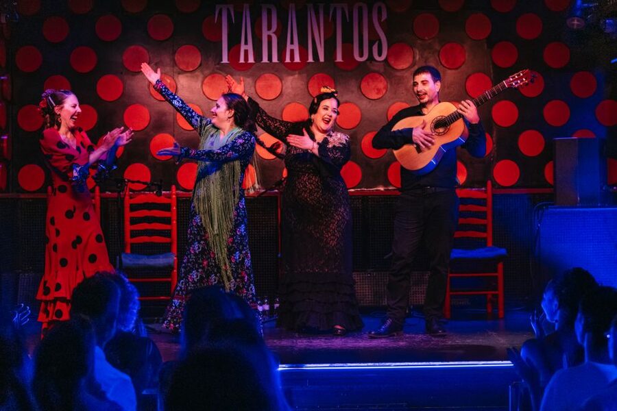 Barcelona: Tapas and Flamenco Experience - Timing, comfort, and group rhythm