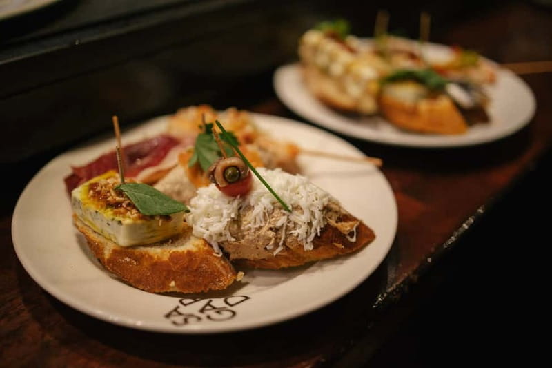Barcelona: Tapas Food Crawl Walking Tour with Tastings - Who should book this food crawl?