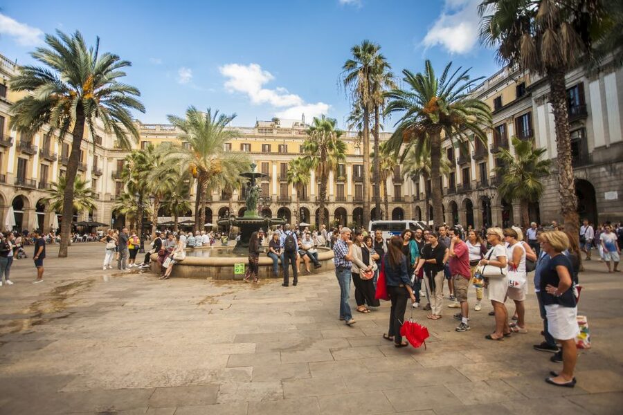 Barcelona: “The Shadow of the Wind” Literary Walking Tour - Into the Gothic Quarter