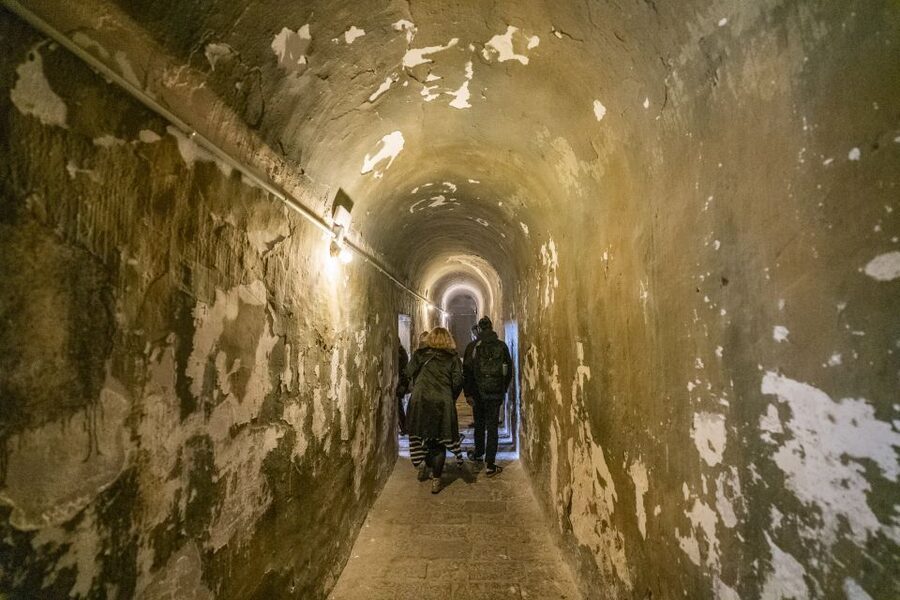 Barcelona: Walking tour with Montjuic Castle & Cable Car - Who should book this Barcelona tour?