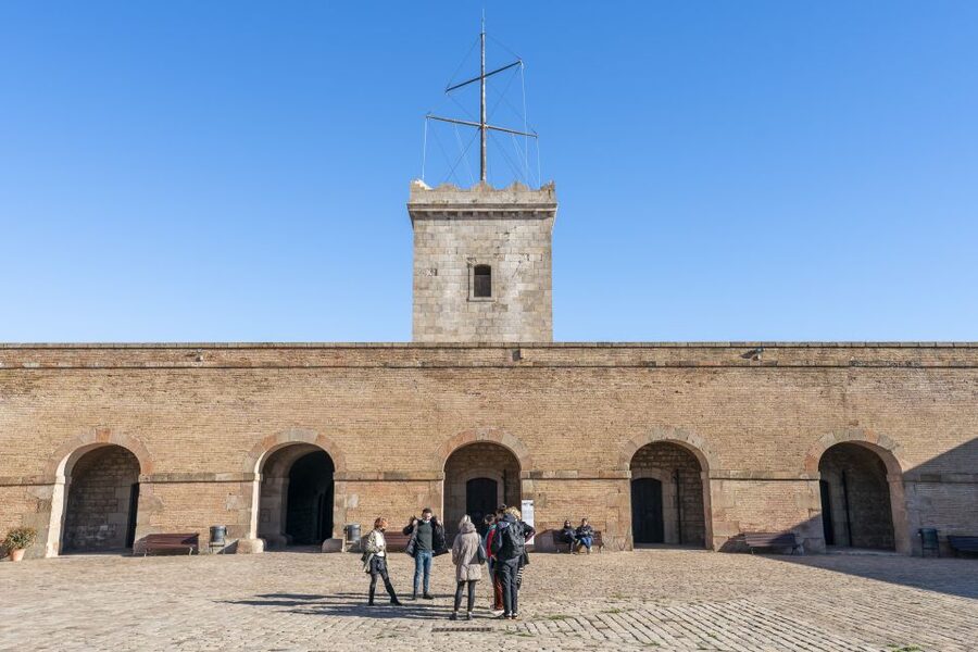 Barcelona: Walking tour with Montjuic Castle & Cable Car - Taking the funicular toward Montjuïc